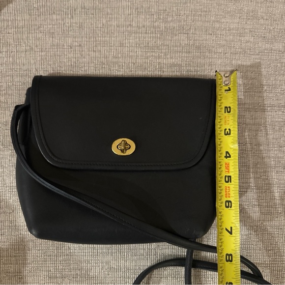 Vintage Coach Quincy Black Leather Crossbody Bag - Picture 11 of 16
